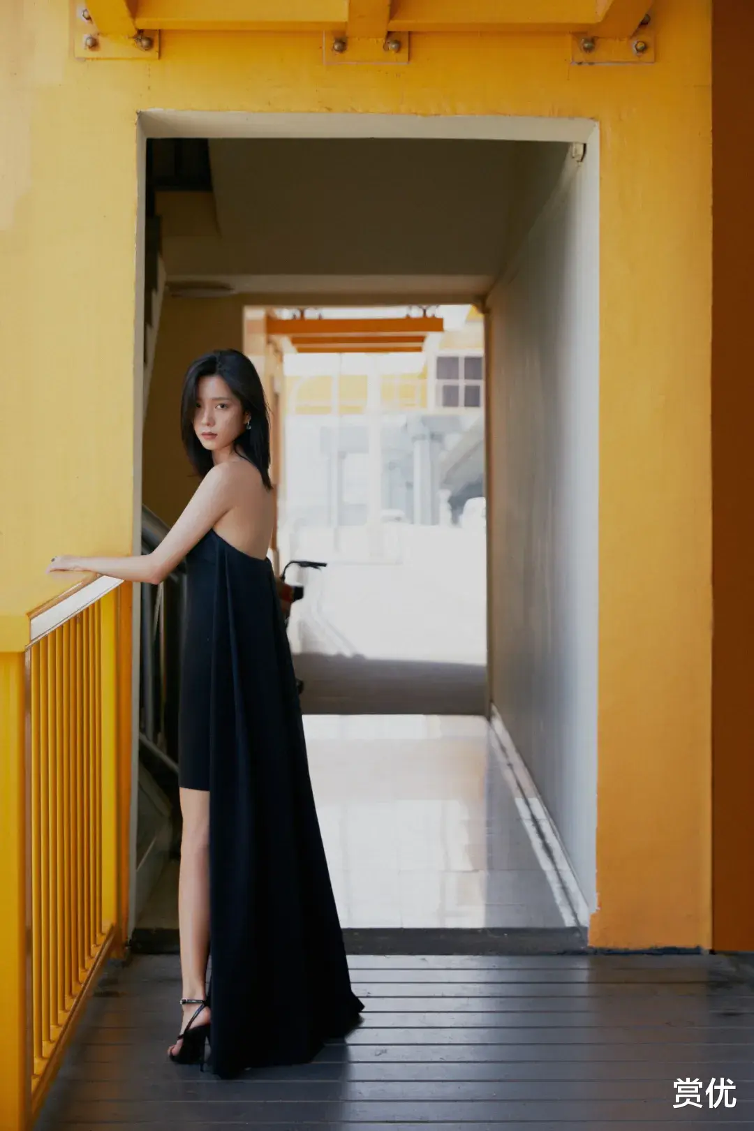 庄达菲迷人气质 长腿美足