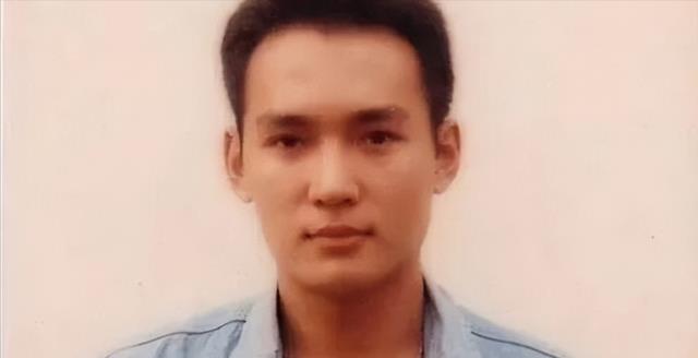 57岁焦恩俊地中海戴假发,走穴赚钱养俩女儿,身材倒是依旧能打