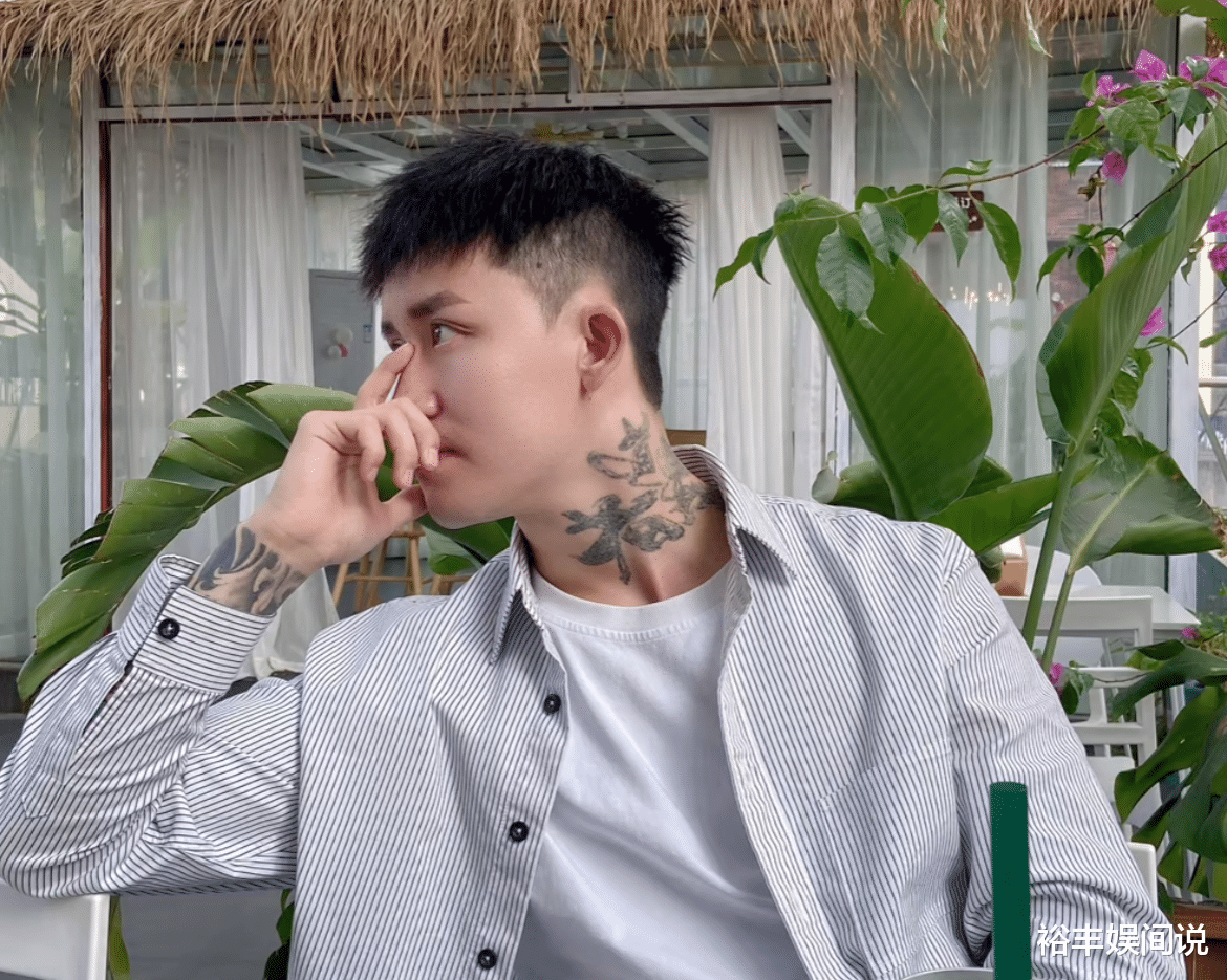 29岁抗癌网红“大飞”去世,满身刺青惹争议,生前遭女友两次出轨