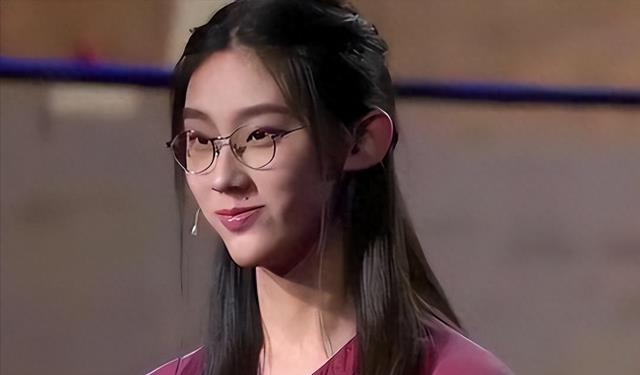 事实证明,消失多年的清华才女武亦姝,证实了董卿说的是教育真理