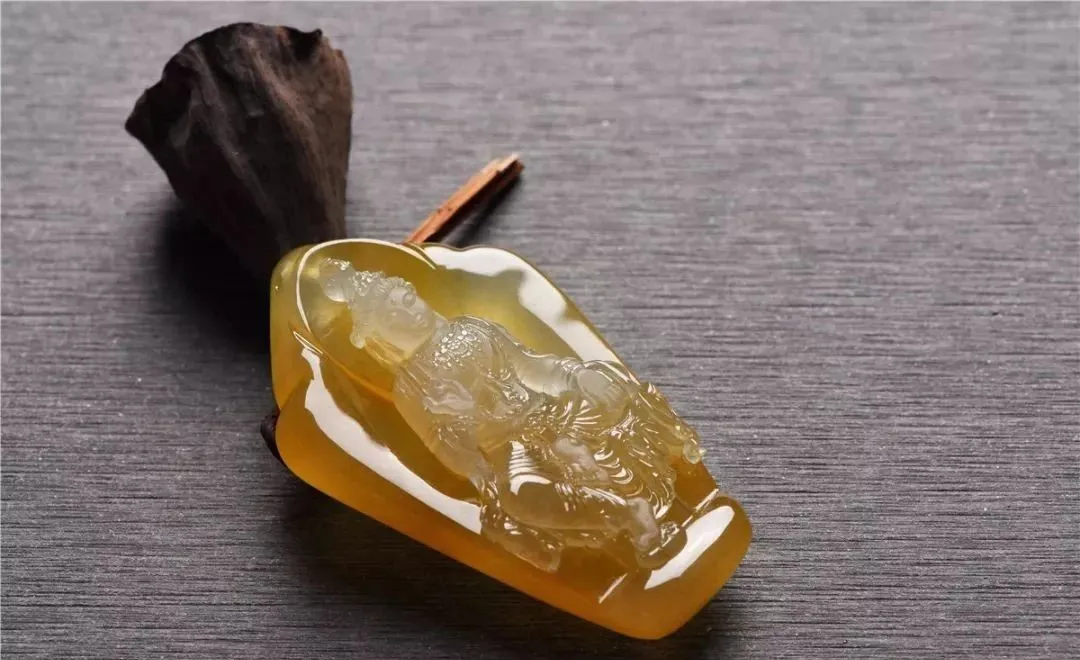 翡翠高冰黄翡片料，料好雕工精湛