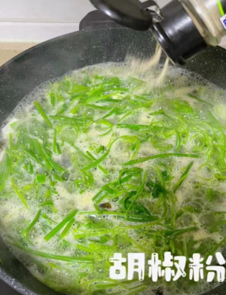 入夏前,遇见这菜别手软!一清热、二通便、三补钙,现在吃正当季