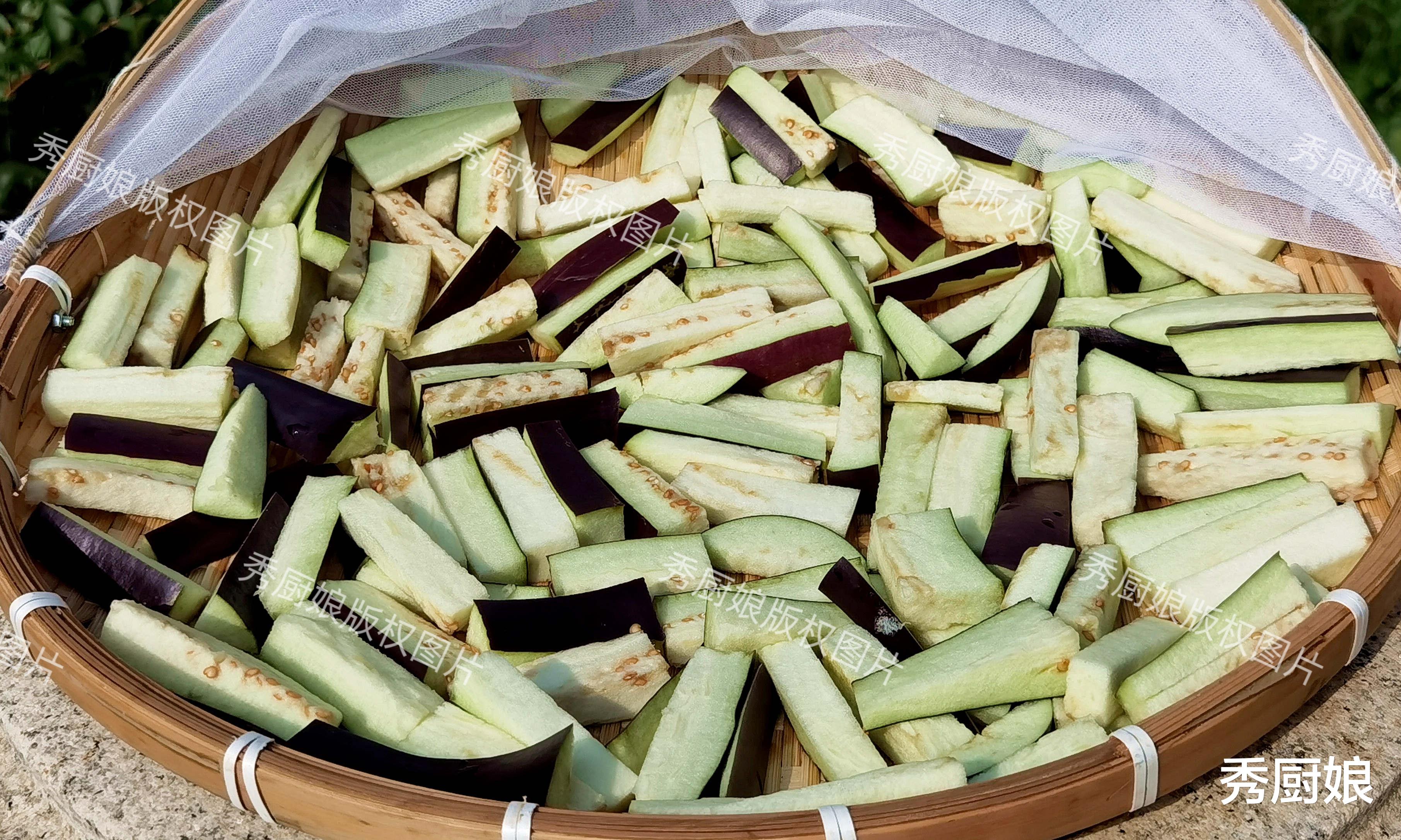 入秋,碰到这菜别手软,买上20斤,晒干囤起来,冬天炖肉吃太香了