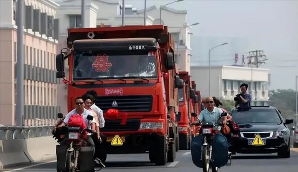 “两证”取消已成定局，过路费或将全部取消，车主直呼：不公平这是为何？