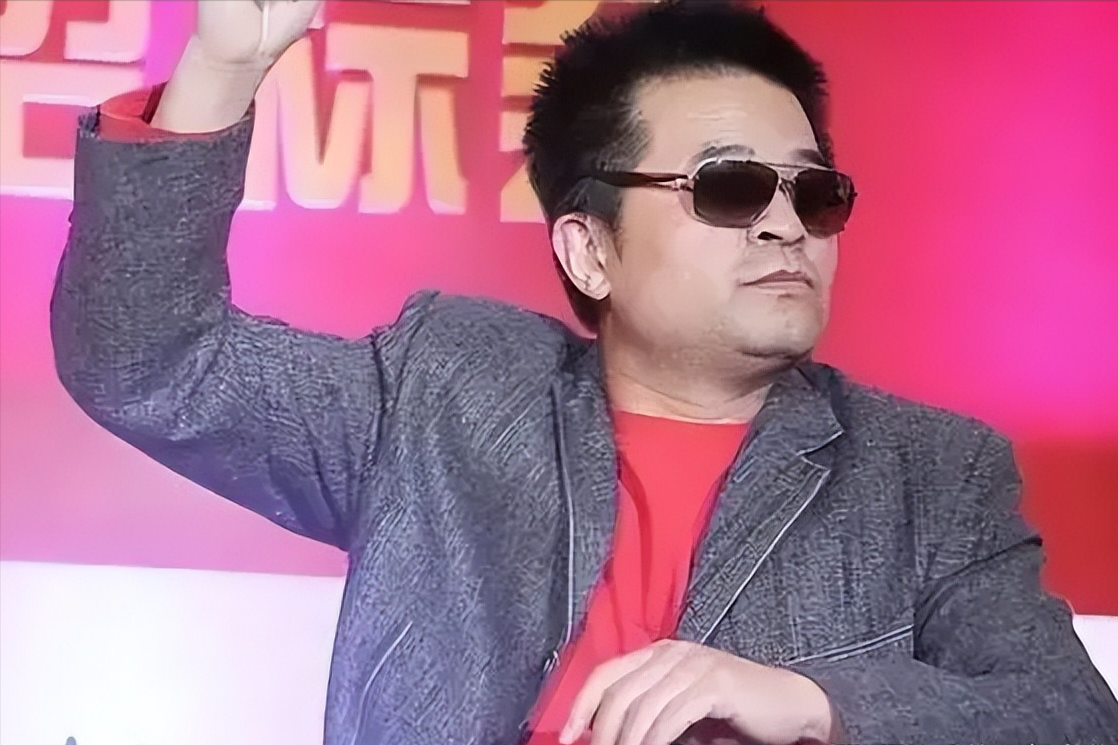 毕福剑再露面,网传沦为“喂鸡”农夫,时隔8年封杀原因大曝光!