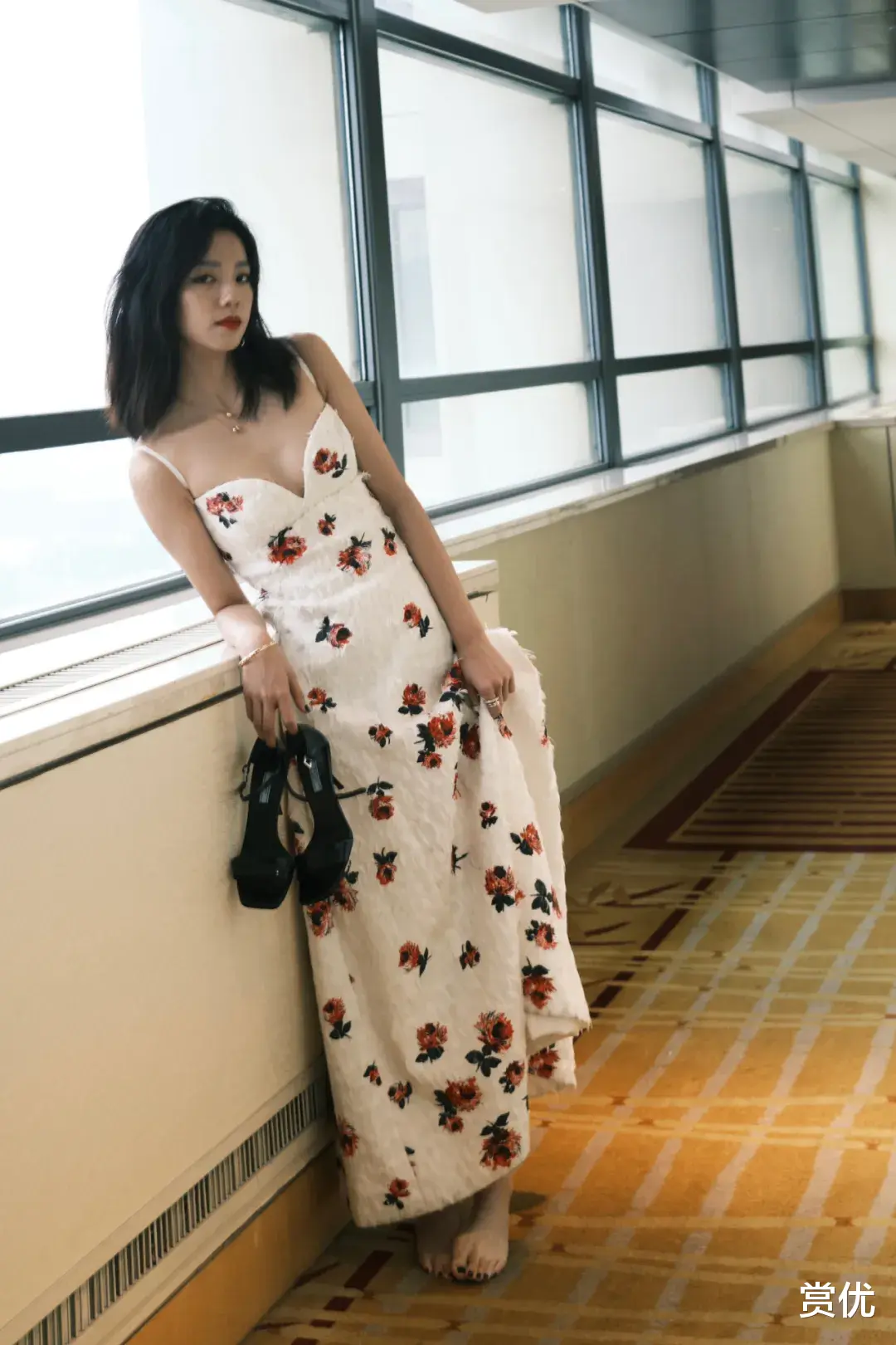 庄达菲迷人气质 长腿美足