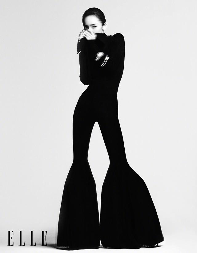 杨幂 × 《ELLE世界时装之苑》封面,优雅与气场的完美展现