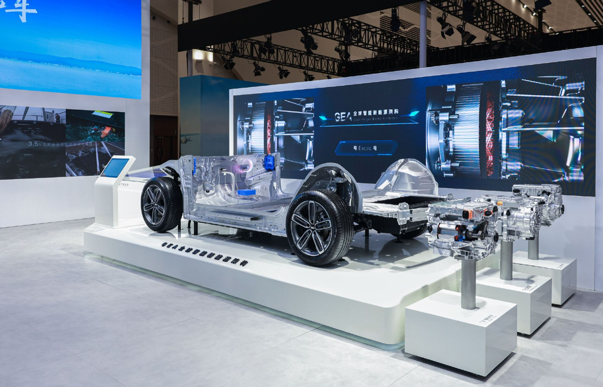 一句话点评吉利：电车市场“杀出”程咬金，一把板斧抡向合资车！