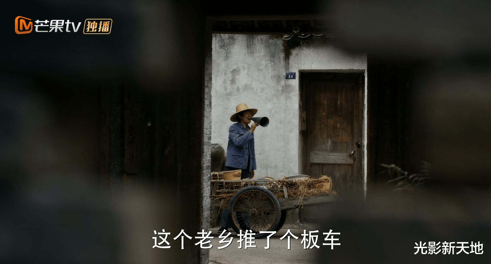 《小巷人家》重要细节:不能看的禁书是这本,他的台词是全剧核心