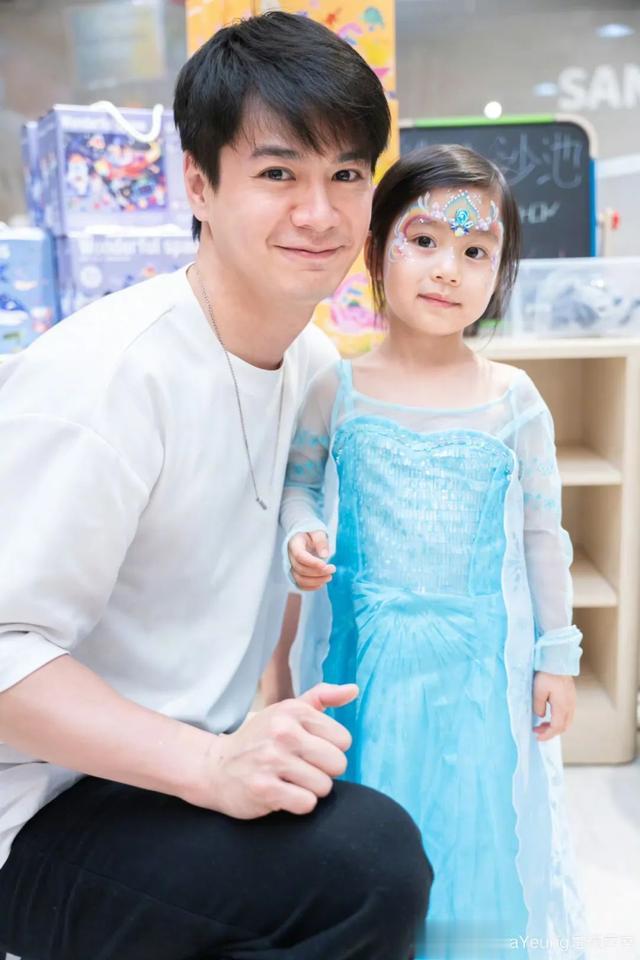 还记得杨怡的女儿小珍珠吗?也太可爱了!