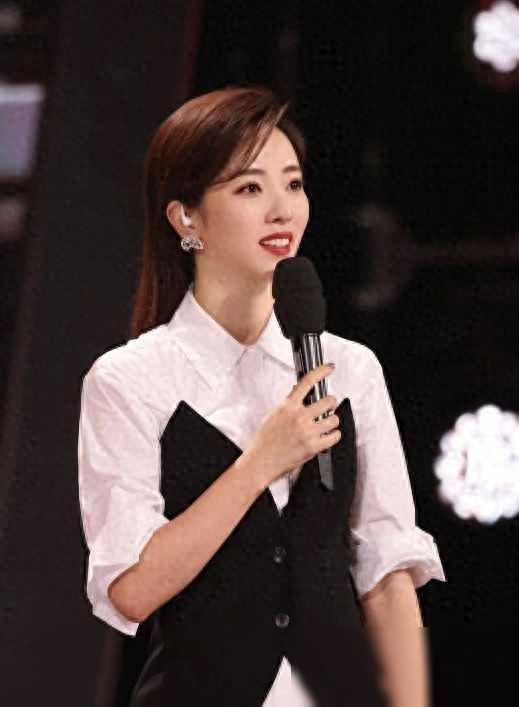 事实证明,41岁的“央视名嘴”杨帆,已经走上了另一条人生道路