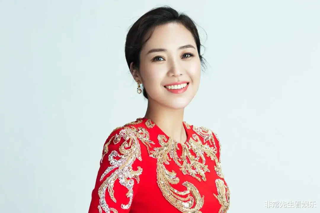 好友曝云朵近况,称联系不上她,被助理没收了手机,担心她想不开