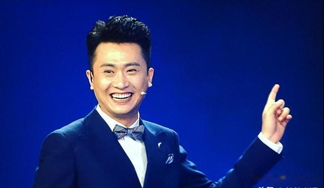 事实证明,42岁的“央视名嘴”杨帆,已经彻底走上一条人生大道