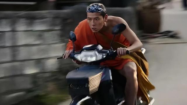 曾穷到卑微求职,如今作品三连爆,女友是超女,7年陪伴无怨言