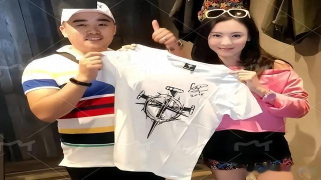 张柏芝香港街头演绎粉衣短裤少女风,王菲点赞:时光不败美人