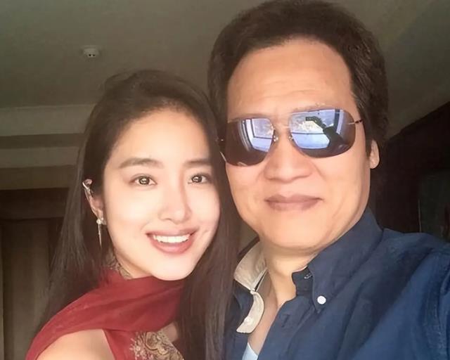 同样是被大佬陈金飞力捧,杨采钰与刘亦菲的境遇为何大不相同