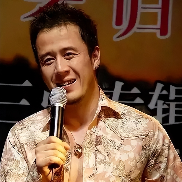 从备受欢迎到饱受争议,52岁的杨坤终于为自己的\目中无人\买了单