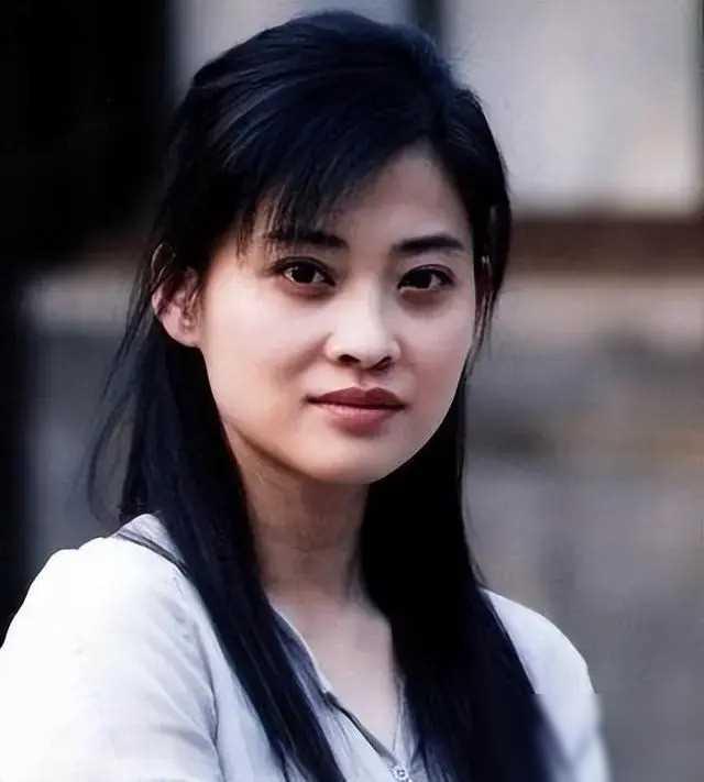 梅婷|朱时茂30年前的春晚，谁注意到他身边的女孩？今火得一塌糊涂