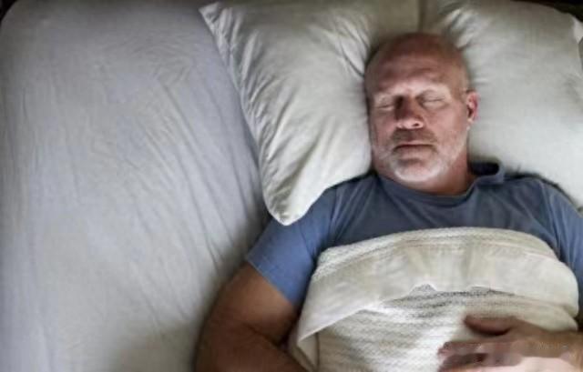 经常睡到凌晨三四点就醒，还睡不着了？医生：不排除4个原因