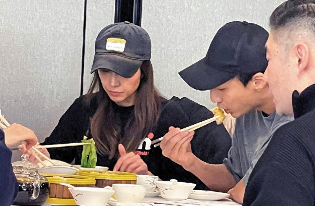 曝TVB花旦姚子羚脱单！恋徐少强42岁儿子约会被拍，低调谈姐弟恋