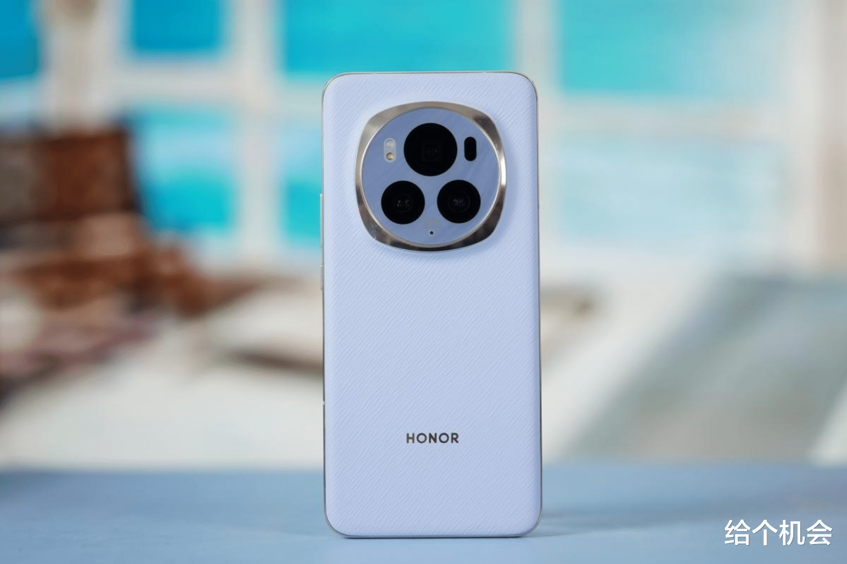 荣耀目前最值得买的一款手机，信号稳定续航给力，用六年不换新