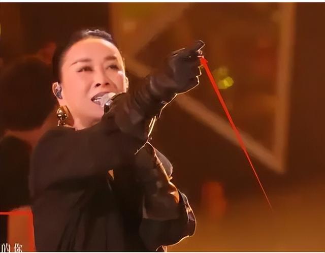 杨天真|那英拿下歌王瞬间,众人表情耐人寻味,业内评其历届唱功最弱歌王