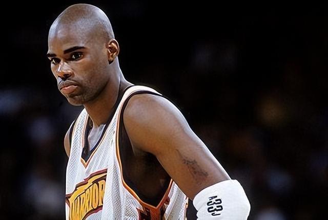 98年皮尔斯第10顺位被选中,排他前面的9人是谁?有两位传奇球星