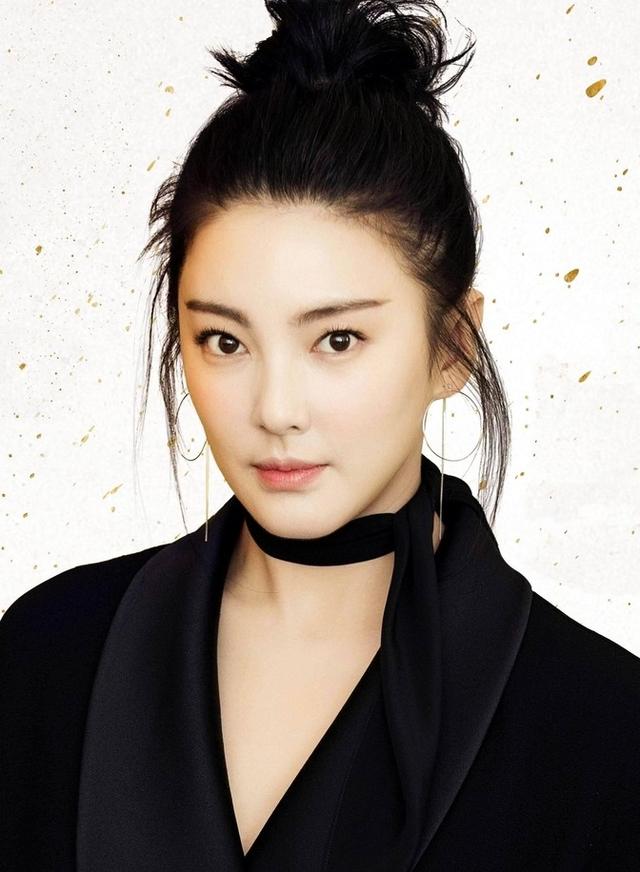 一觉醒来3大瓜!劈腿傍富婆,越扒越有料,网友:幸好汪峰逃得快