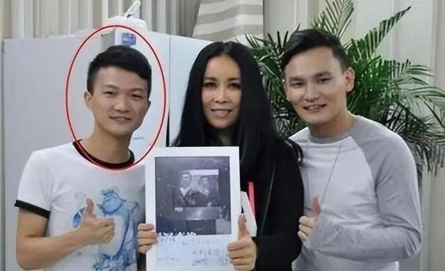 主持人问田震：你怎么评价那英？田震冷冷地说：她不配