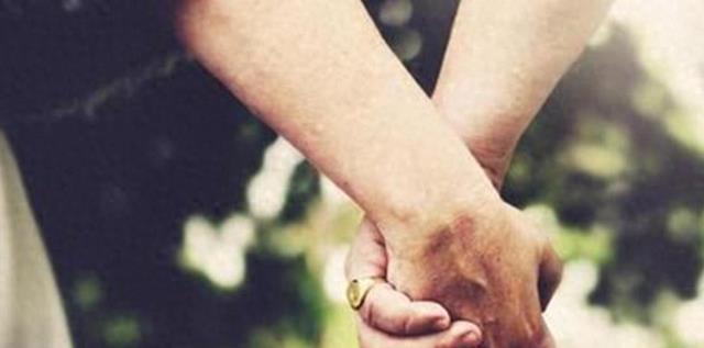 他俩竟是夫妻，老婆比他有名，出道19年少有绯闻，现女儿有高颜值