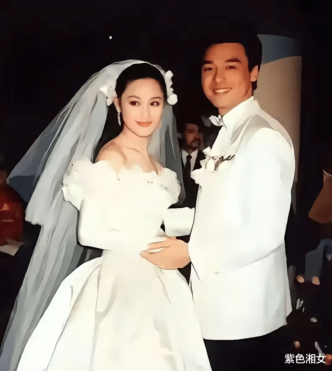 看到章小蕙1988年的婚纱照，明白钟镇涛当年为啥一见钟情，太美了