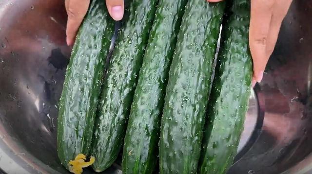 腌酱黄瓜，切不可只加盐杀水，教你一招，脆爽开胃，放半年都不坏