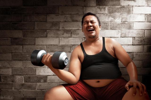 减肥期间，是做有氧运动好，还是做力量训练好呢？
