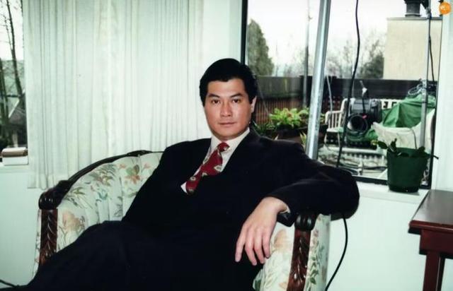 2008年，邓光荣在义妹葬礼当众羞辱郑少秋，3年后却横死在家中
