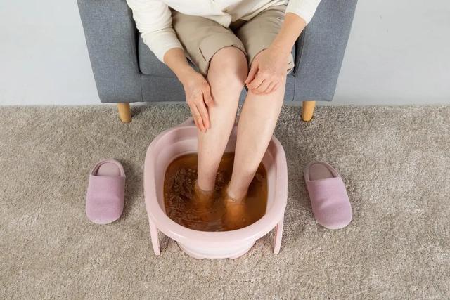 泡完脚就睡觉一点用没有？医生：泡脚后，这几事不做好等于白泡！
