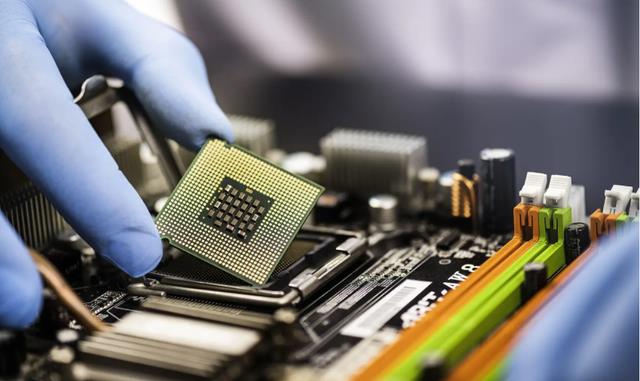 沉默12小时后，英伟达选择回应，中方断买美芯片，拜登努力白费