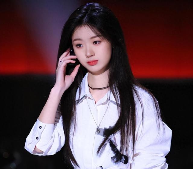 事实证明,应验了李健4年前预言的单依纯,已经走上了另一条大道