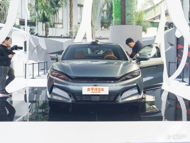 比亚迪汉L发布 定位30万级 车长超5米/零百加速2.7秒 竞争小米SU7