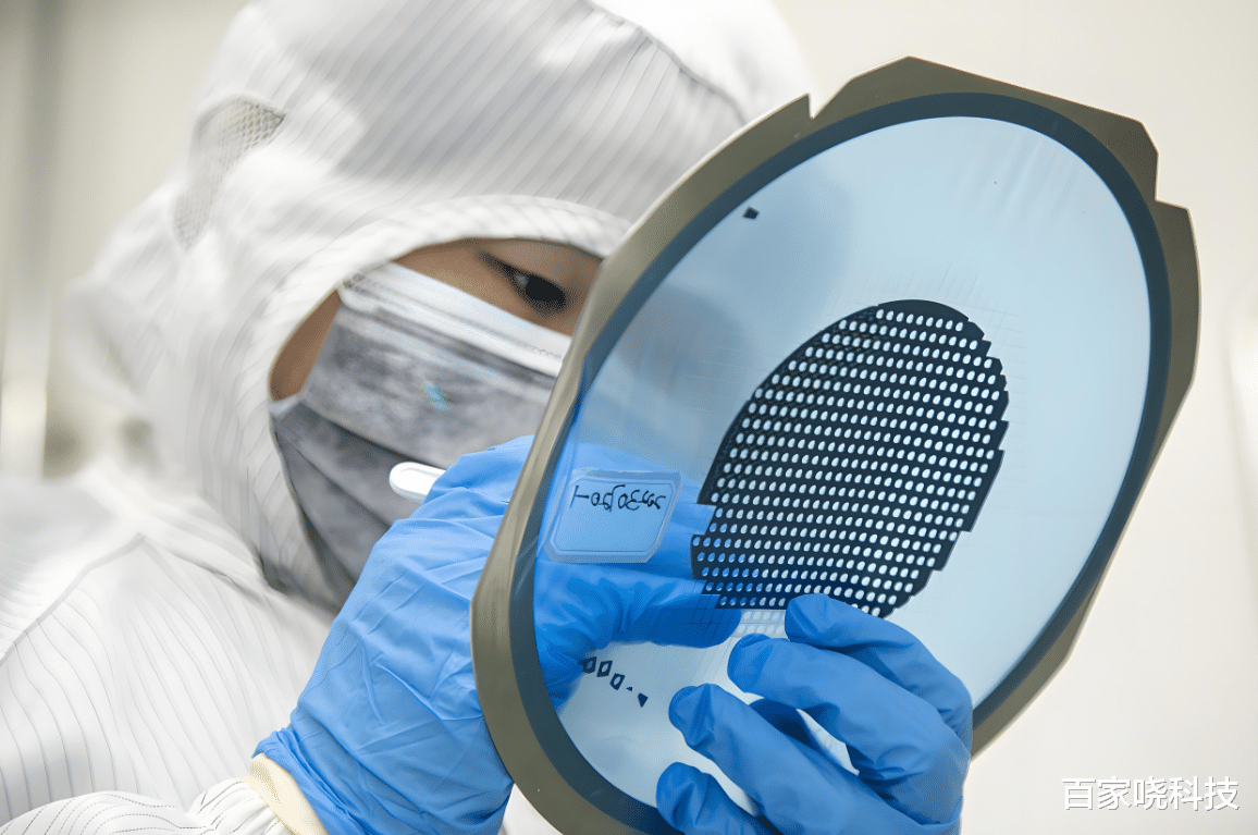 118臺光刻機、460億元，ASML宣布，外媒：中國芯片產(chǎn)業(yè)正蓄勢待發(fā)