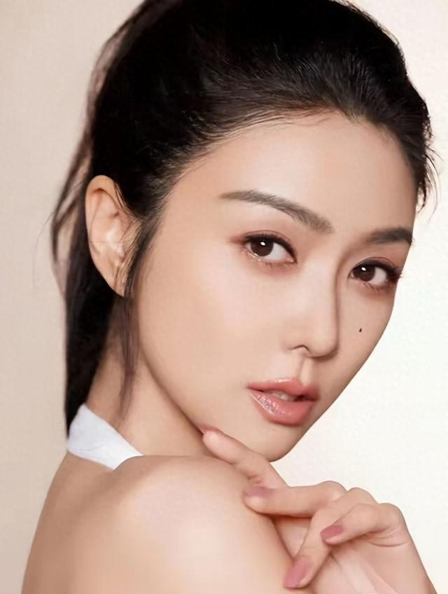 “兔子警官”薛凯琪:曾被拍到和黑人出入酒店,如今43岁仍单身