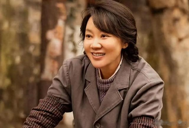 浓妆艳抹就不要演穷人了!让蒋欣和闫妮告诉你,什么叫“真穷人”