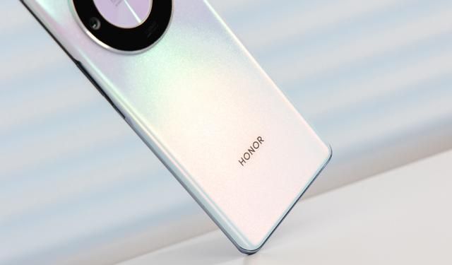 荣耀彻底想通了,12GB+256GB跌至1329元,曾十个月卖出1000万台