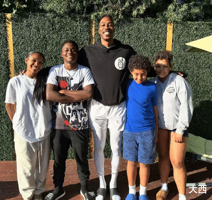 38岁霍华德晒娃,5个孩子5个妈,退役进娱乐圈,安心照顾家庭