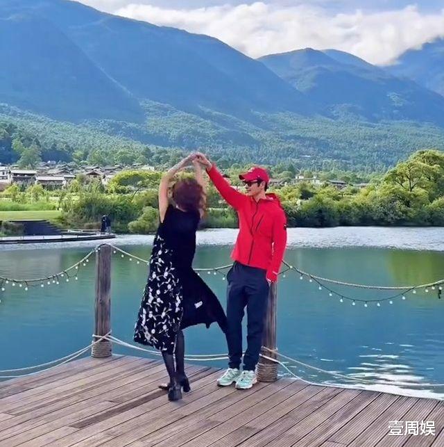 郑嘉颖为娇妻庆生,在丽江享受二人世界,陈凯琳被公主抱超幸福