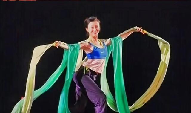 张艺谋:我这辈子最愧疚的绝不是巩俐陈婷,而是为我终身瘫痪的她