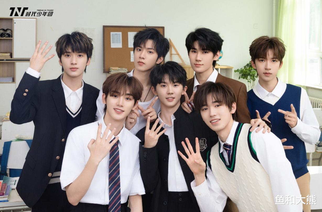 TFBOYS官宣解散?官微踩点发文高调告别,三家互嘲场面难看