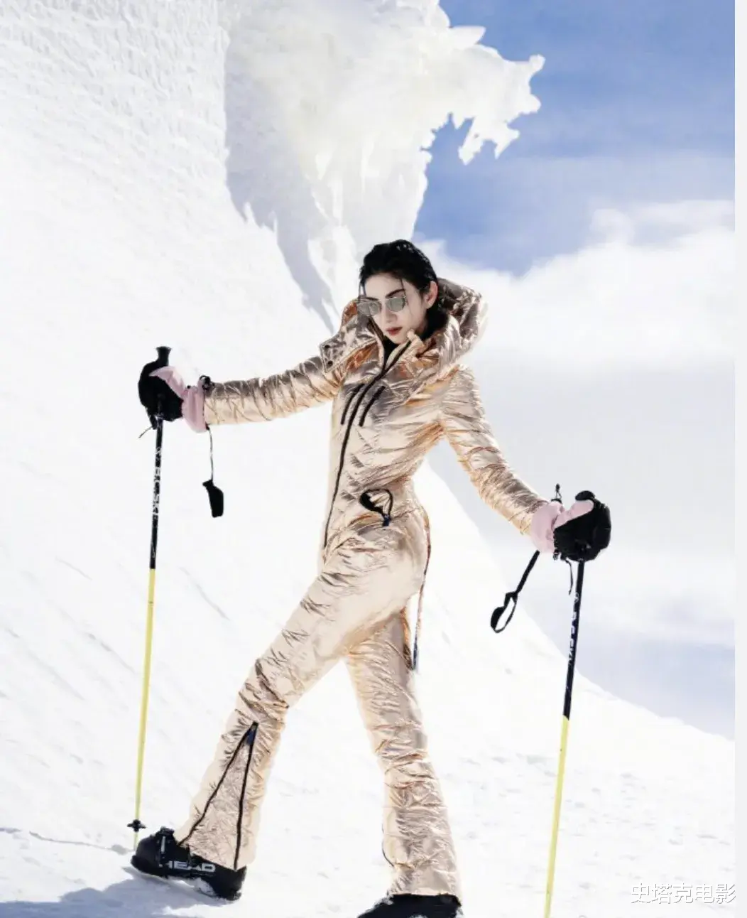 太勇了,黄奕在雪山穿吊带背心:评论区却一片「翻车声」