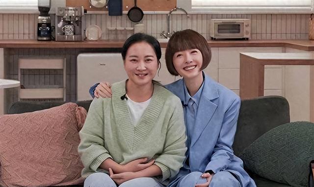 贾玲素颜接受采访,身材和脸部状态清晰可见,未来的发展已确定