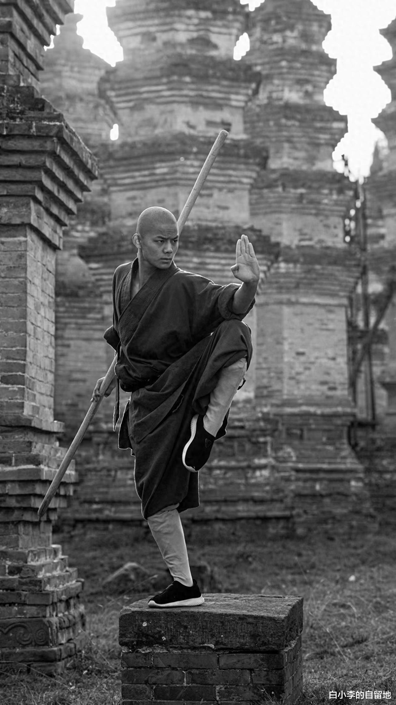 突传噩耗!21岁网红“武僧秋风”凌晨车祸去世,最后露面曝光