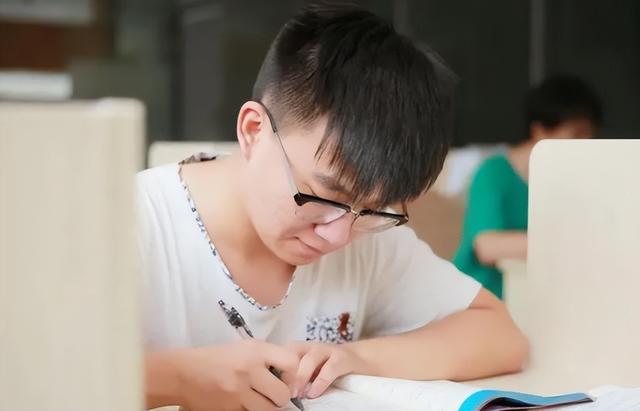 研究生分为“3个档次”,第三类上岸简单但含金量最低,你看好哪个?